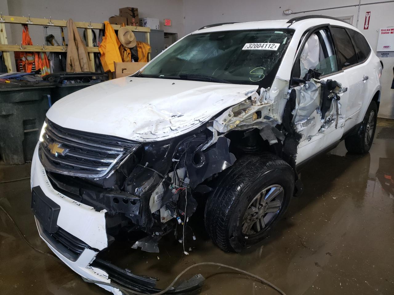 Photo 2 from auction – 2017 CHEVROLET TRAVERSE L with VIN 1GNKVGKD9HJ128169