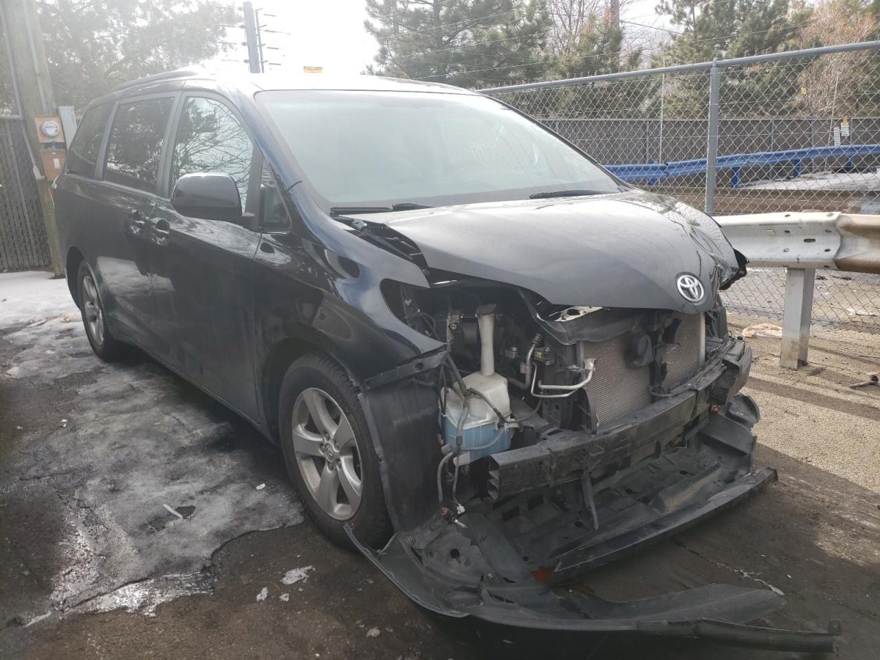 TOYOTA SIENNA LE 2015 with VIN 5TDKK3DC4FS575748 - Photo from auction