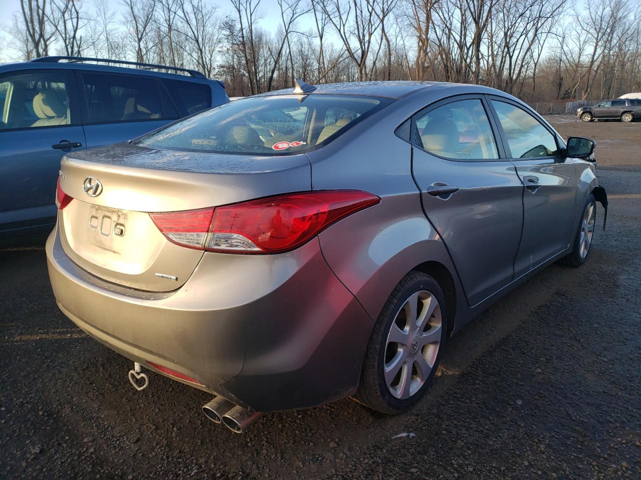 Photo 4 from auction – 2011 HYUNDAI ELANTRA with VIN 5NPDH4AE9BH012780