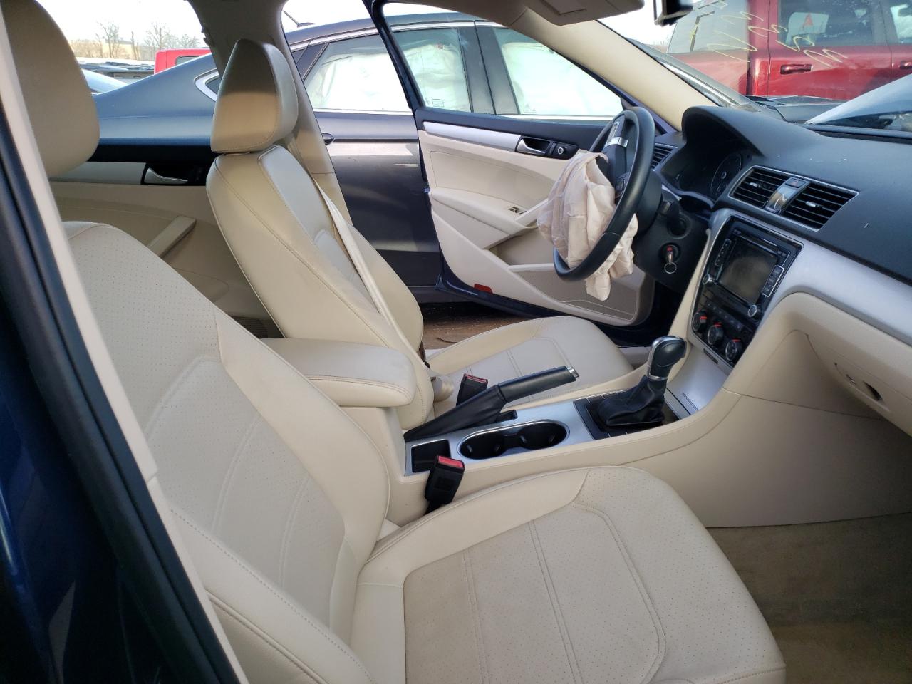 Photo 5 from auction – 2013 VOLKSWAGEN PASSAT SE with VIN 1VWBN7A35DC008916