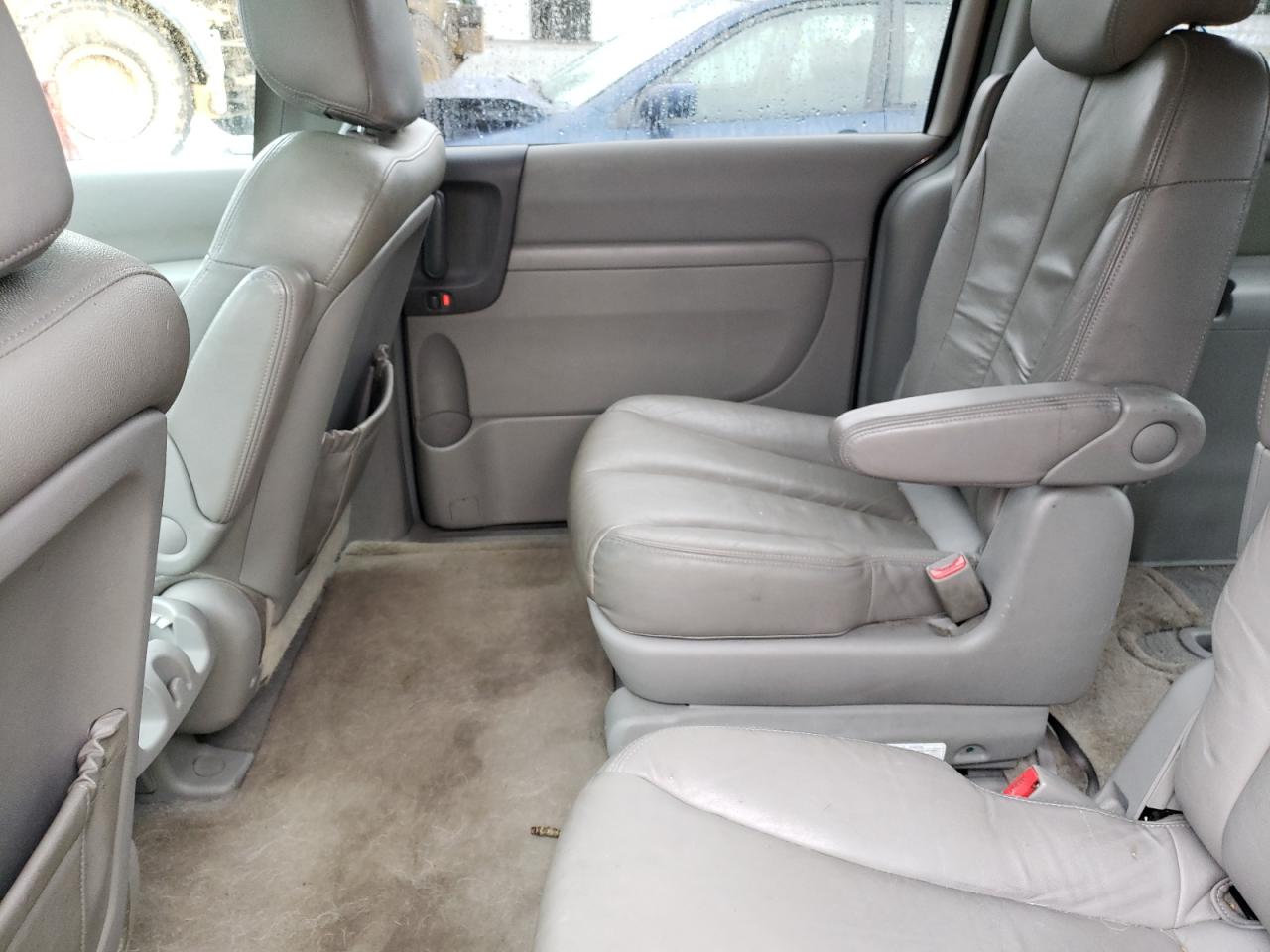 Photo 6 from auction – 2006 KIA SEDONA EX with VIN KNDMB233766085924