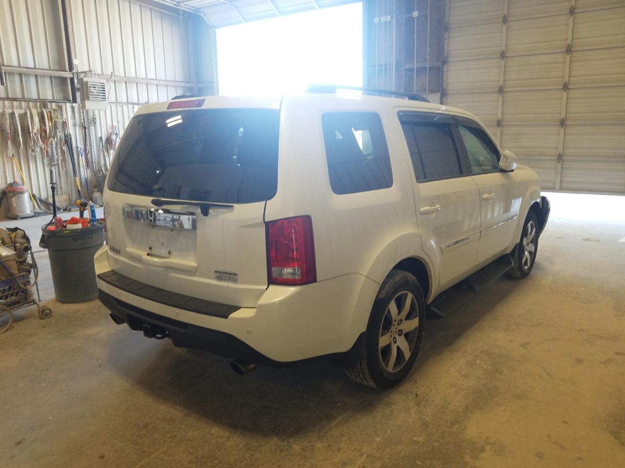 Photo 4 from auction – 2015 HONDA PILOT TOUR with VIN 5FNYF4H9XFB002828