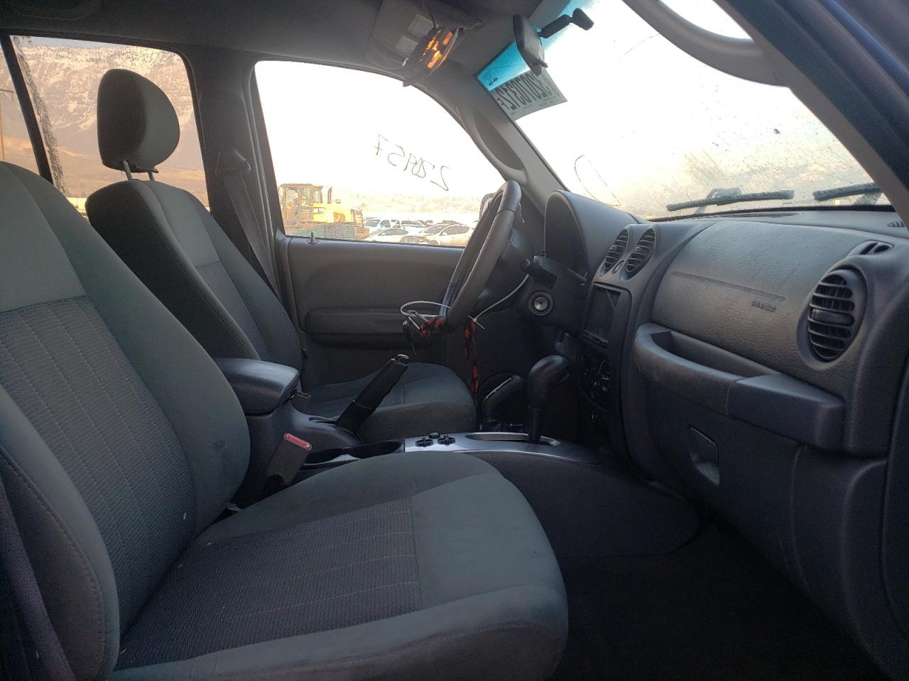 Photo 5 from auction – 2002 JEEP LIBERTY LI with VIN 1J4GL58K55W684325