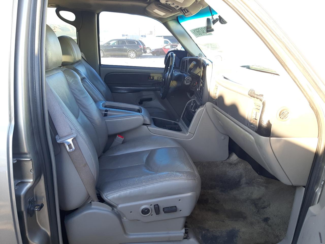 Photo 5 from auction – 2003 GMC YUKON with VIN 1GKEC13T93J284935