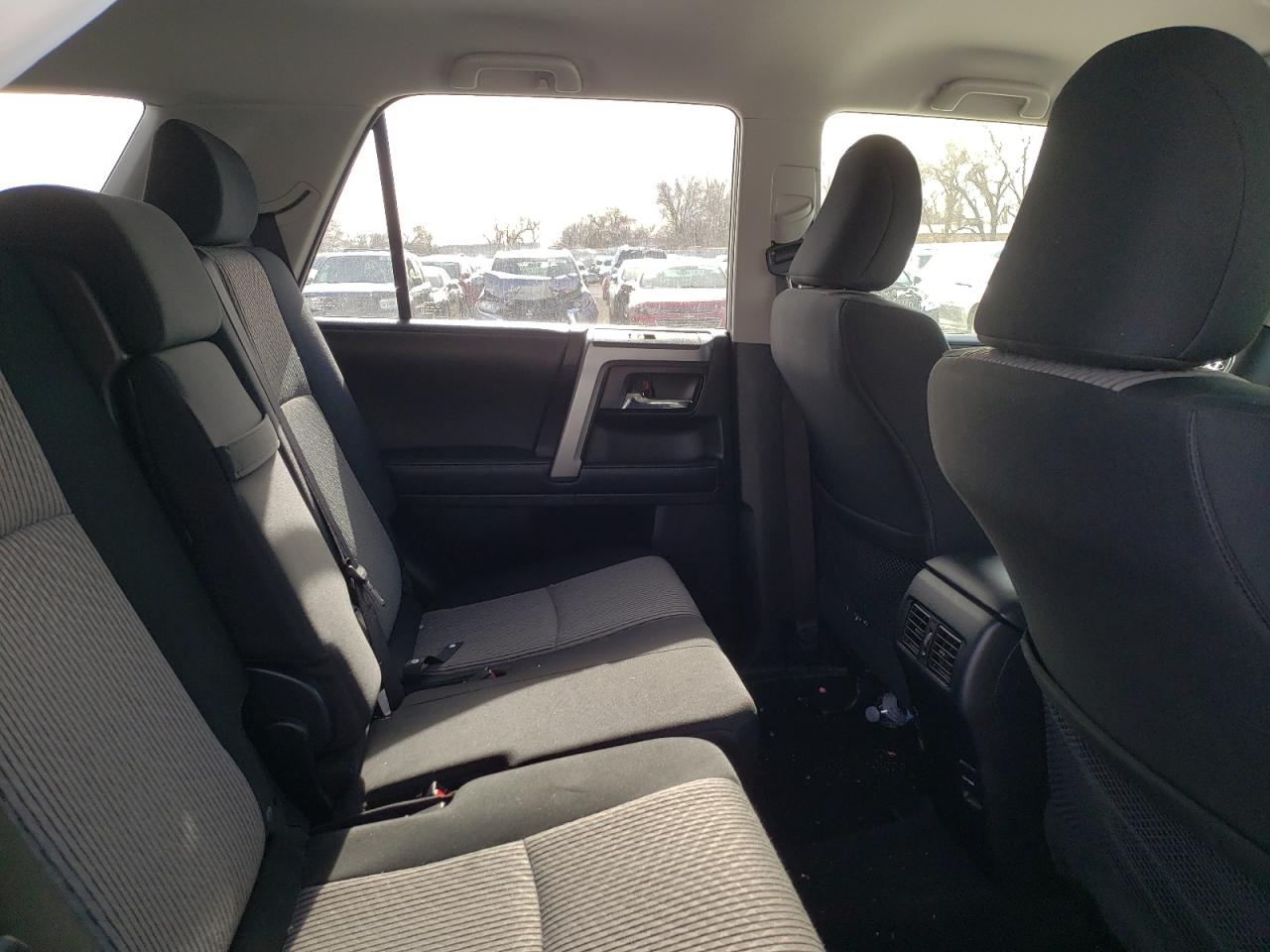 Photo 6 from auction – 2019 TOYOTA 4RUNNER SR with VIN JTEZU5JR1K5204071