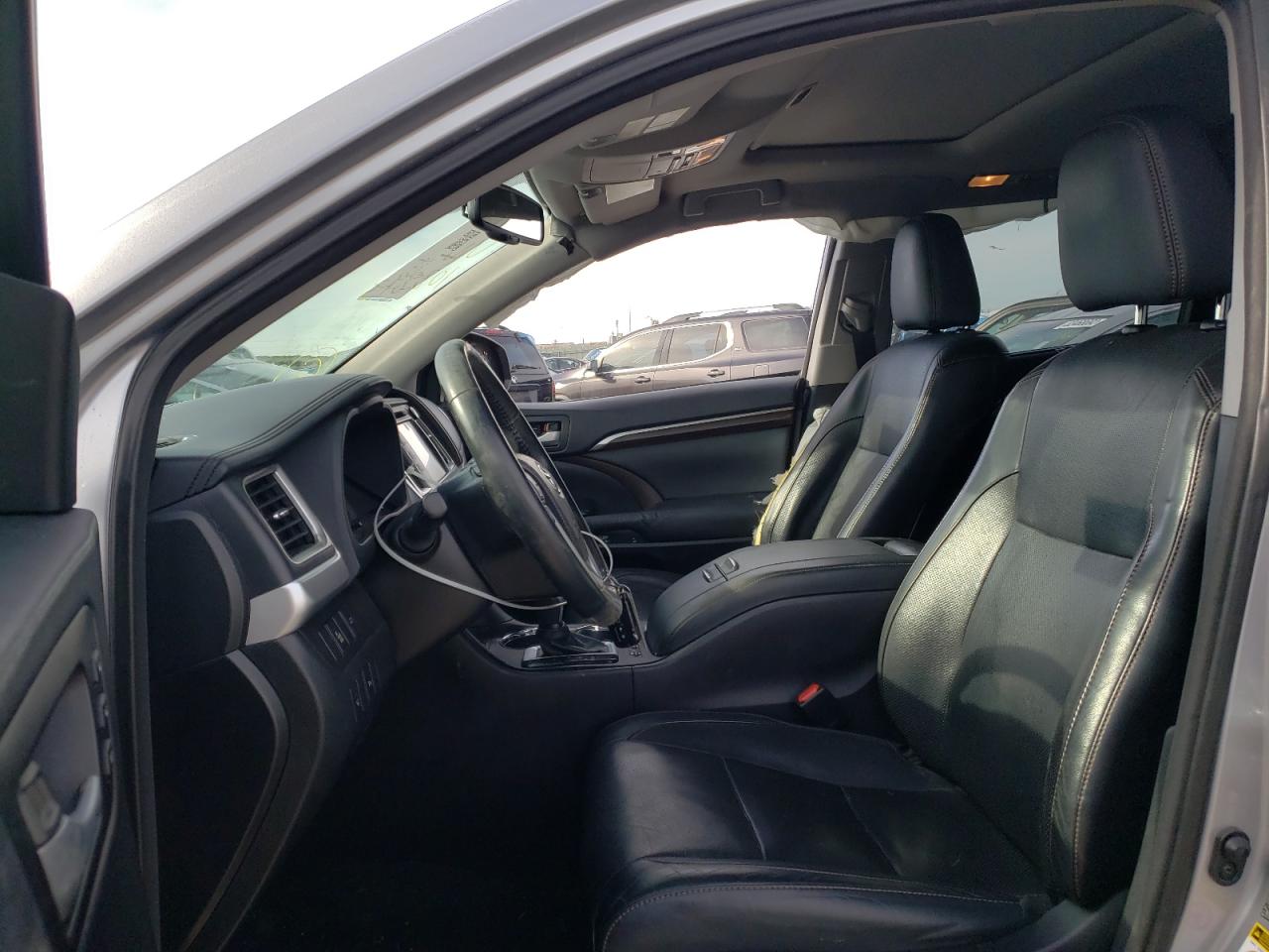 Photo 5 from auction – 2015 TOYOTA HIGHLANDER with VIN 5TDDKRFH3FS108843