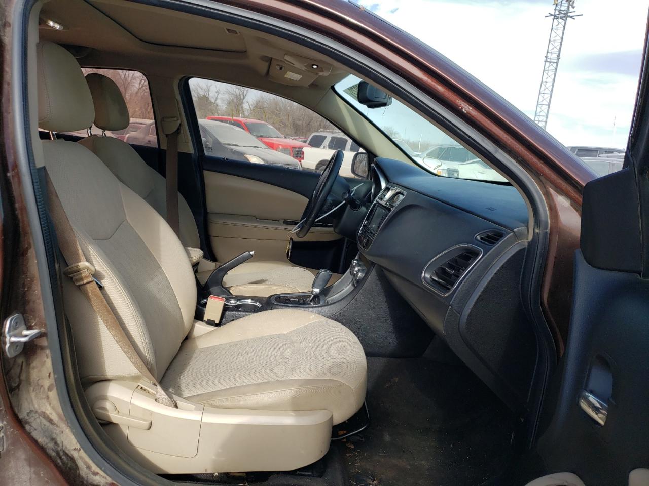 Photo 5 from auction – 2012 CHRYSLER 200 LIMITE with VIN 1C3CCBCG6CN227195