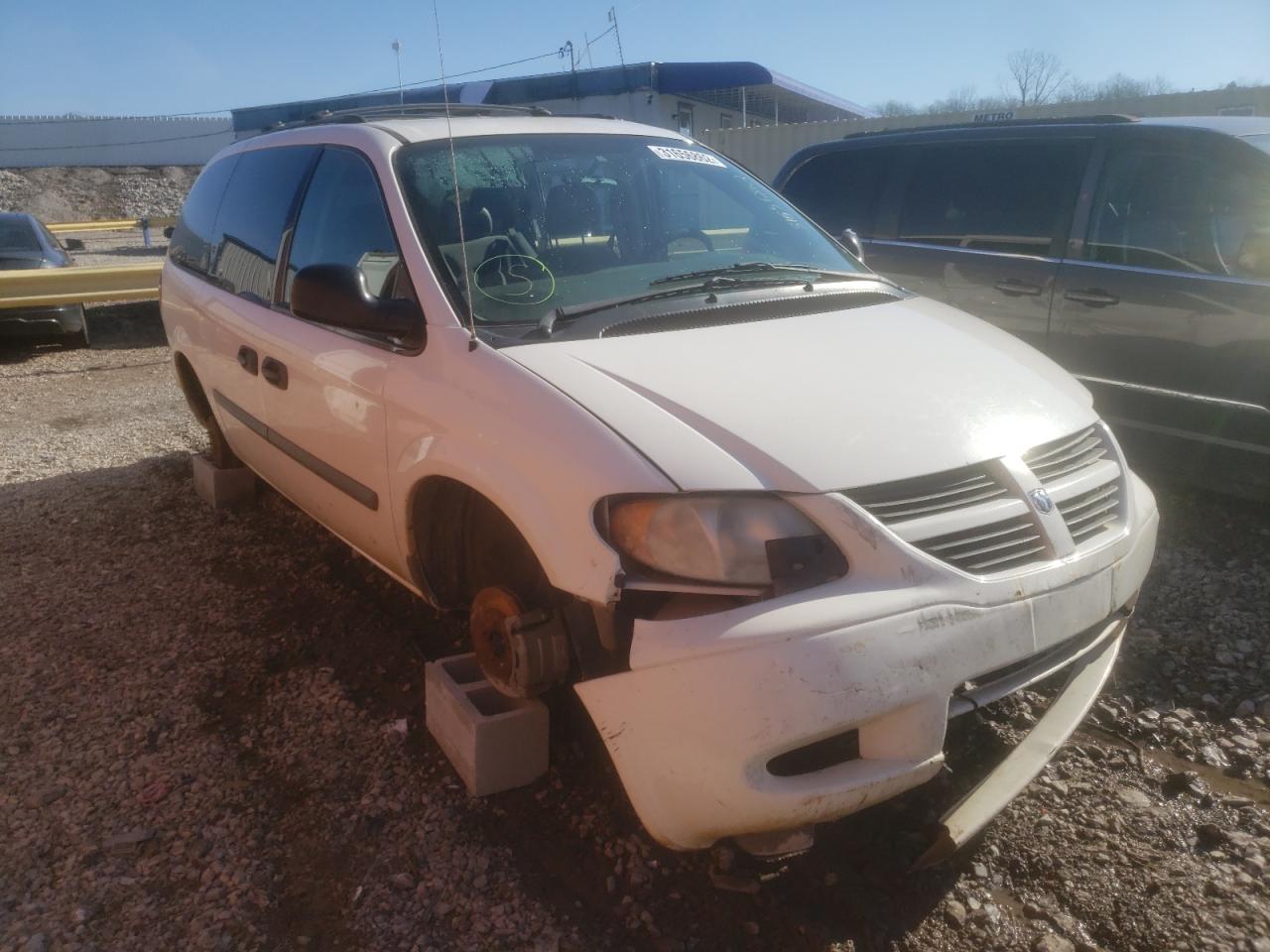 DODGE GRAND CARA 2005 with VIN 1D4GP24R25B207017 - Photo from auction