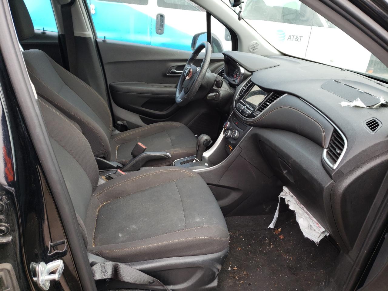 Photo 5 from auction – 2018 CHEVROLET TRAX LS with VIN 3GNCJKSB6JL323243