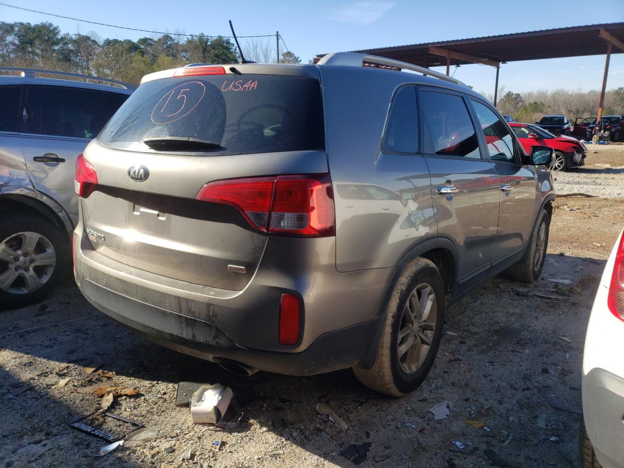 Photo 4 from auction – 2015 KIA SORENTO LX with VIN 5XYKTCA62FG607962