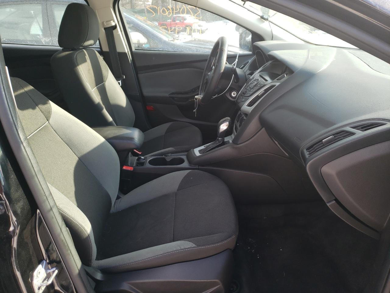 Photo 5 from auction – 2014 FORD FOCUS SE with VIN 1FADP3K23EL121615