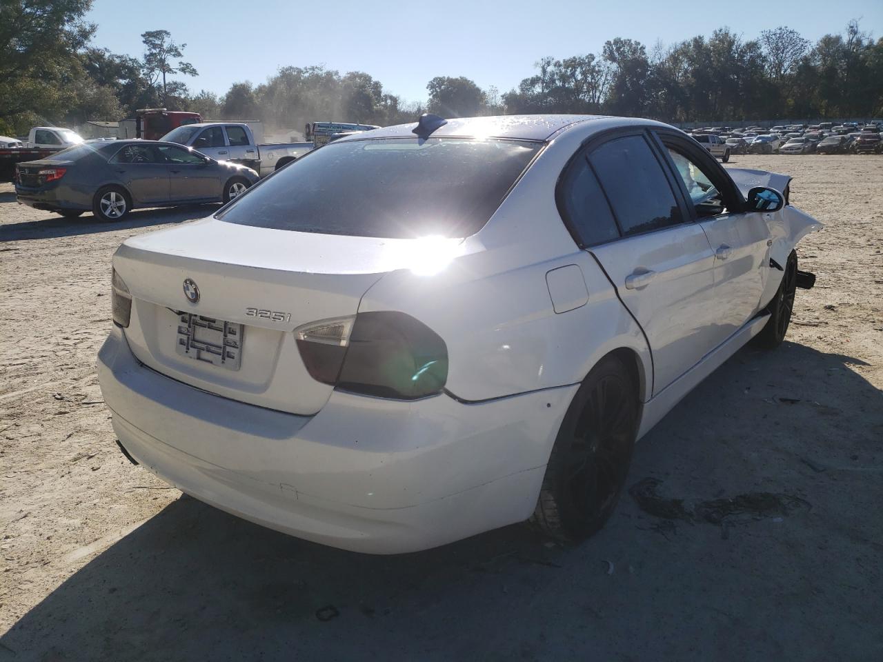 Photo 4 from auction – 2006 BMW 325 I with VIN WBAVB13546KX34437
