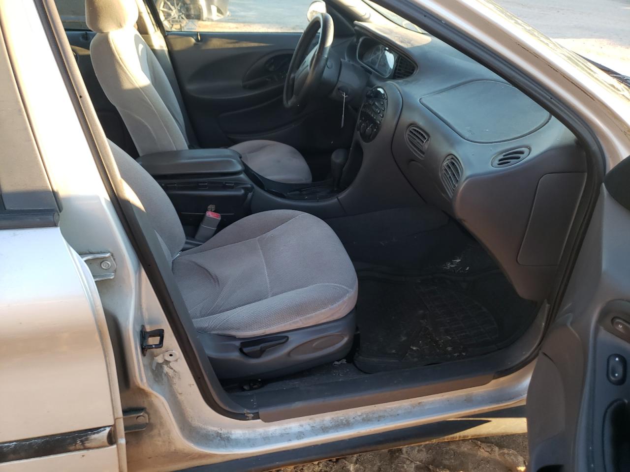Photo 5 from auction – 1999 FORD TAURUS with VIN 1FAFP53S7XA216650
