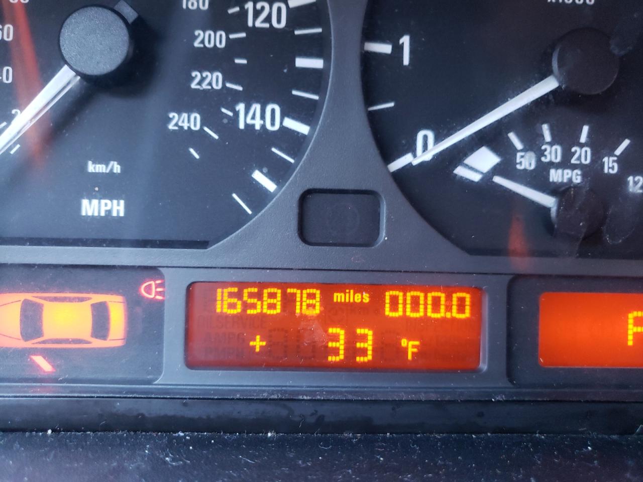 Photo 8 from auction – 2005 BMW 325 I with VIN WBAEV33475KW18920