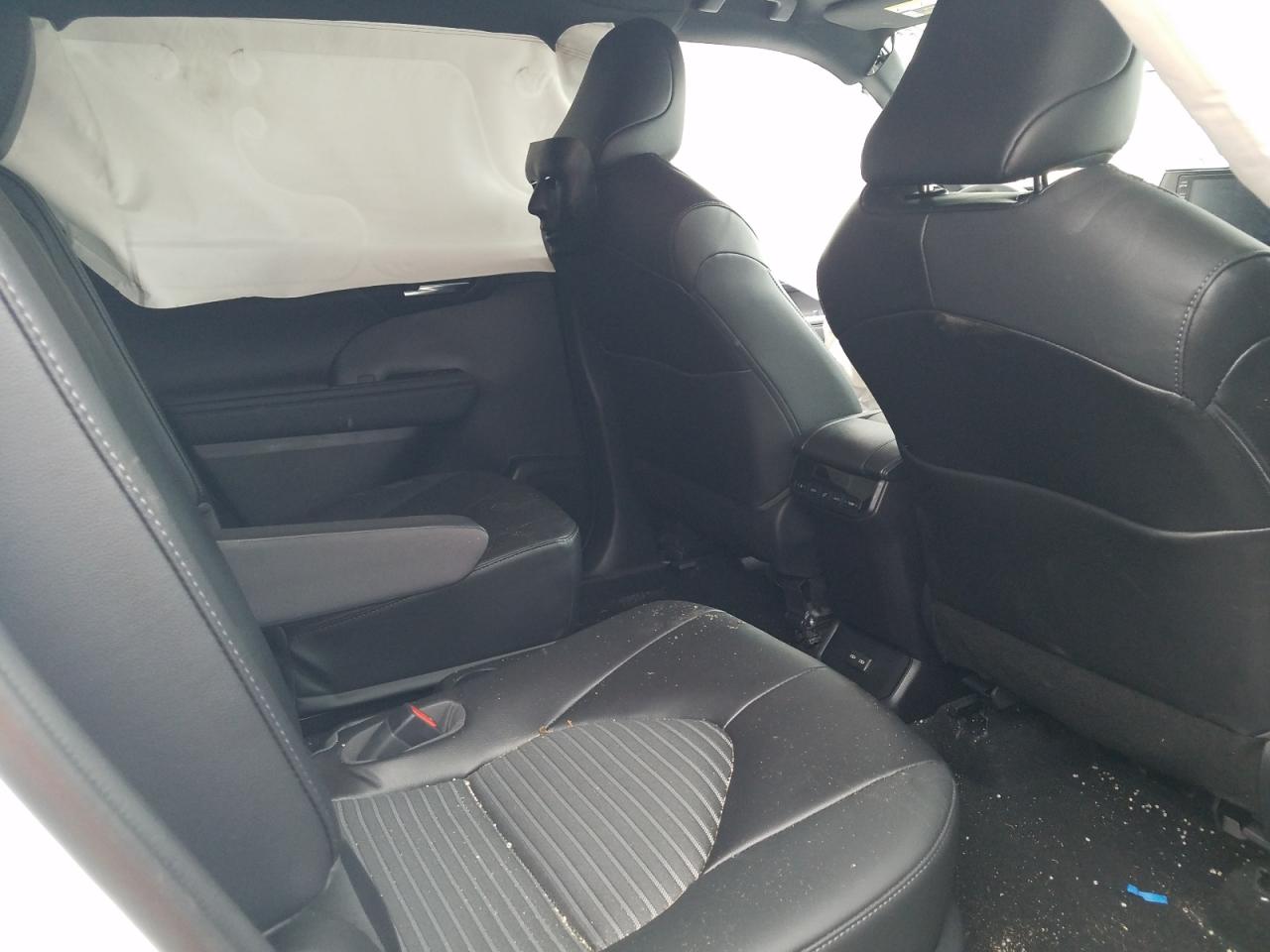 Photo 6 from auction – 2022 TOYOTA HIGHLANDER with VIN 5TDLZRAH1NS090291