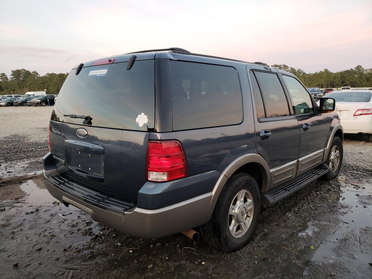 Photo 4 from auction – 2003 FORD EXPEDITION with VIN 1FMPU17L53LA92388