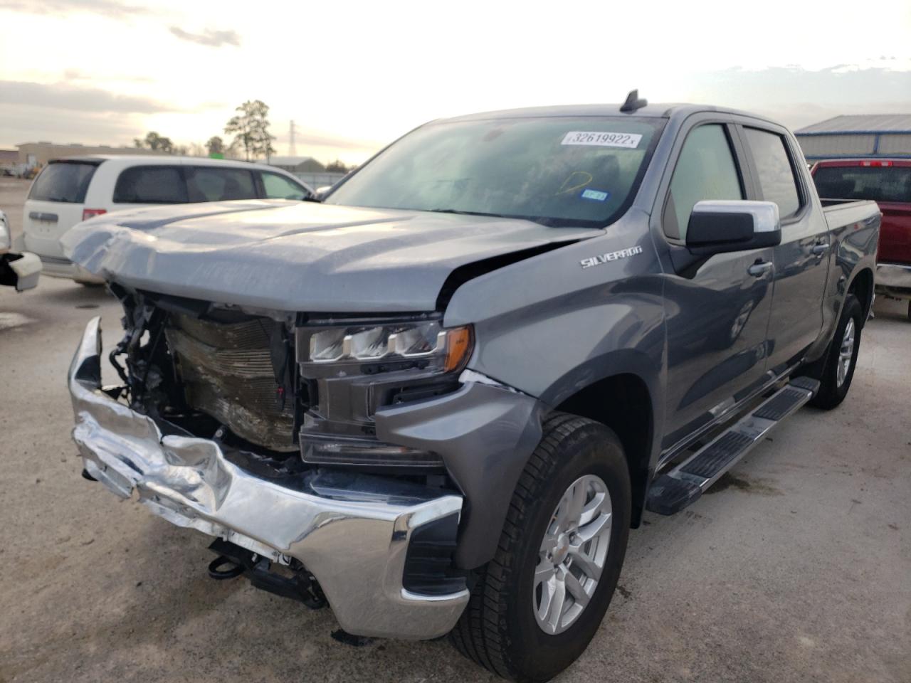 Photo 2 from auction – 2021 CHEVROLET SILVERADO with VIN 3GCUYDED2MG378903