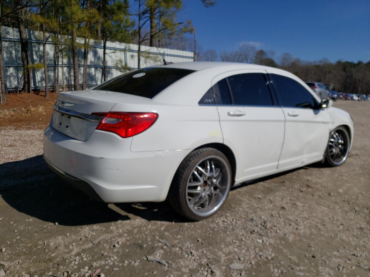 Photo 4 from auction – 2014 CHRYSLER 200 LX with VIN 1C3CCBAB2EN231285