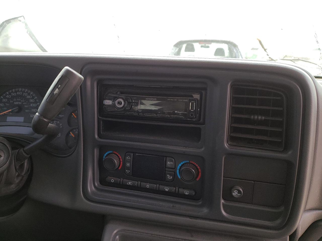 Photo 9 from auction – 2005 GMC NEW SIERRA with VIN 2GTEK19T251280034