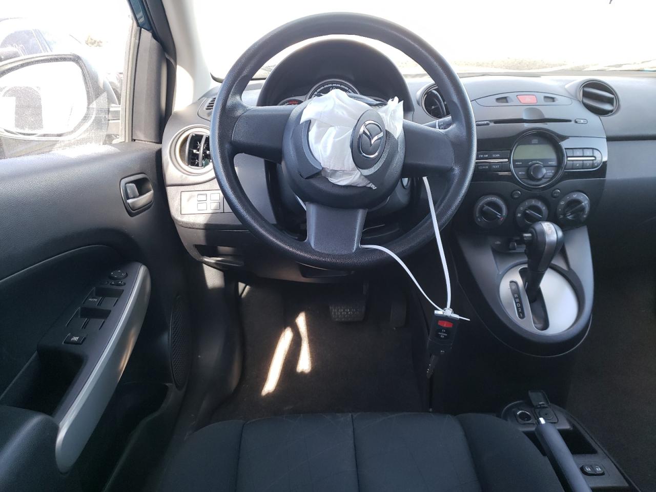 Photo 9 from auction – 2012 MAZDA MAZDA2 with VIN JM1DE1KZ9C0148916