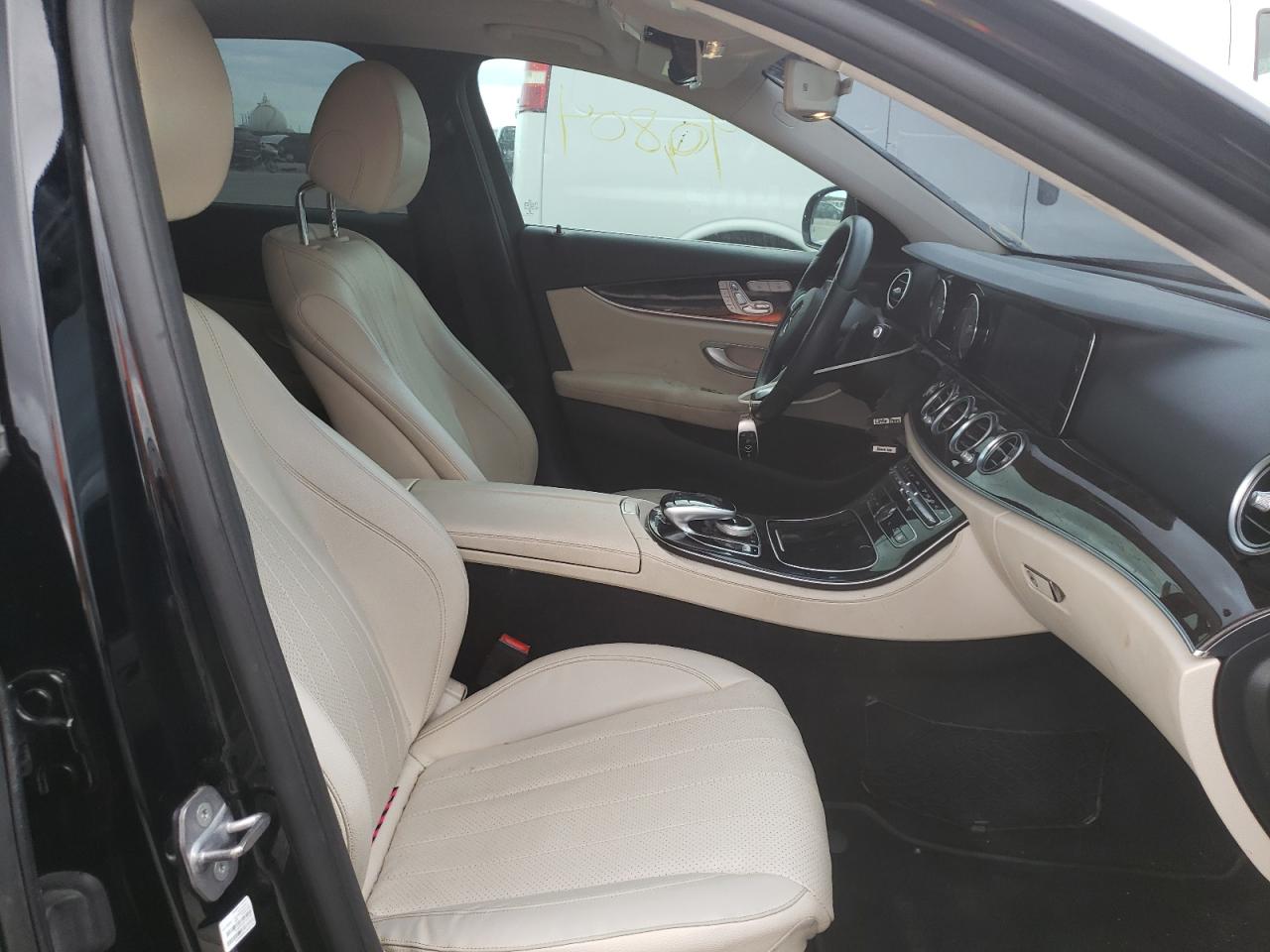 Photo 5 from auction – 2017 MERCEDES-BENZ E 300 with VIN WDDZF4JB1HA110659