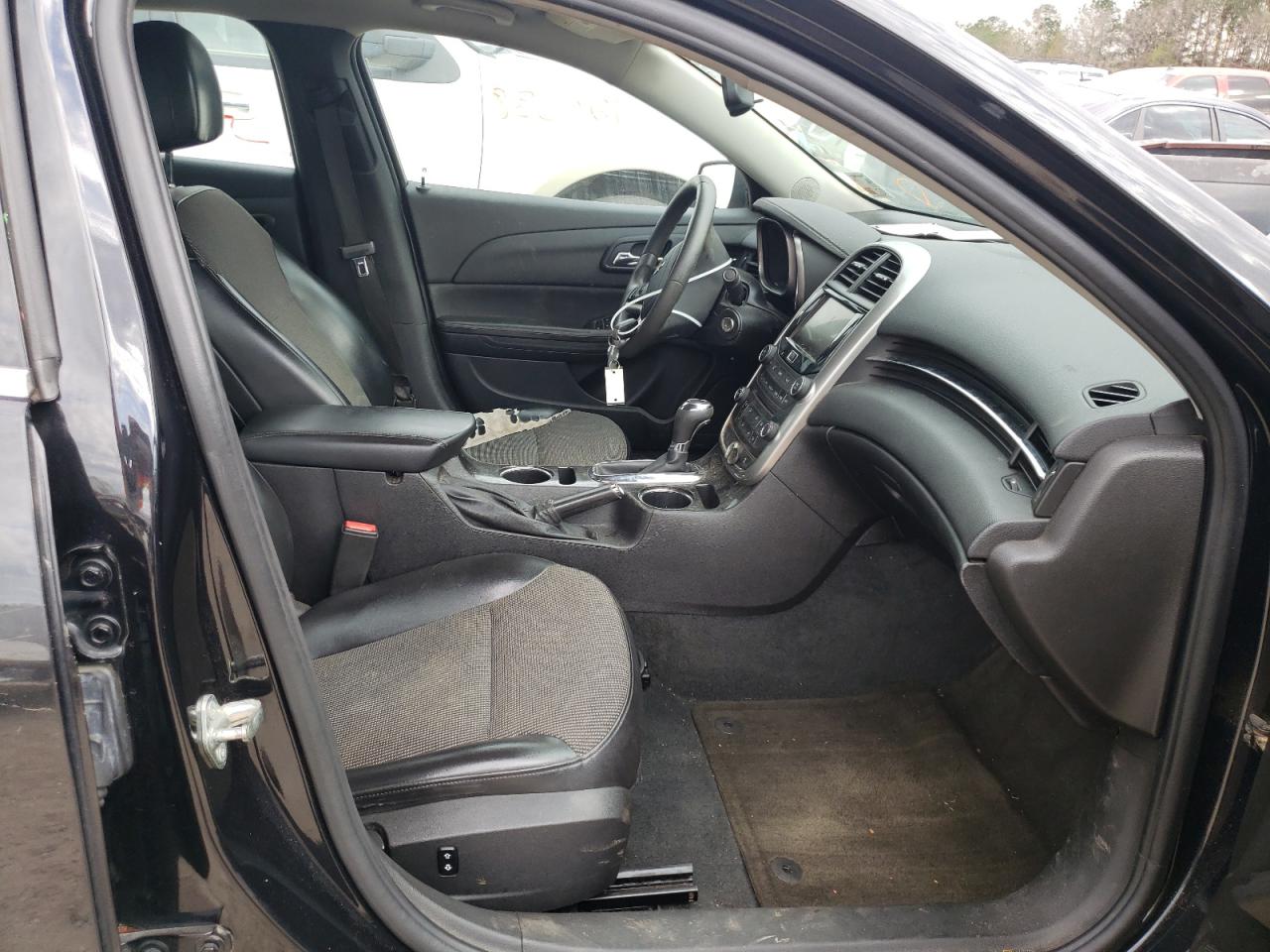 Photo 5 from auction – 2015 CHEVROLET MALIBU 1LT with VIN 1G11C5SL1FF116399