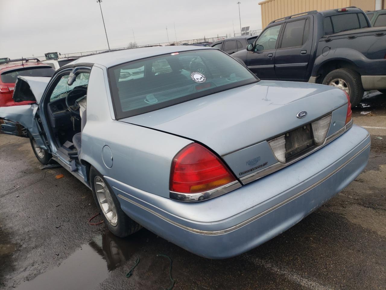 Photo 3 from auction – 2000 FORD CROWN VICT with VIN 2FAFP74W1YX134905