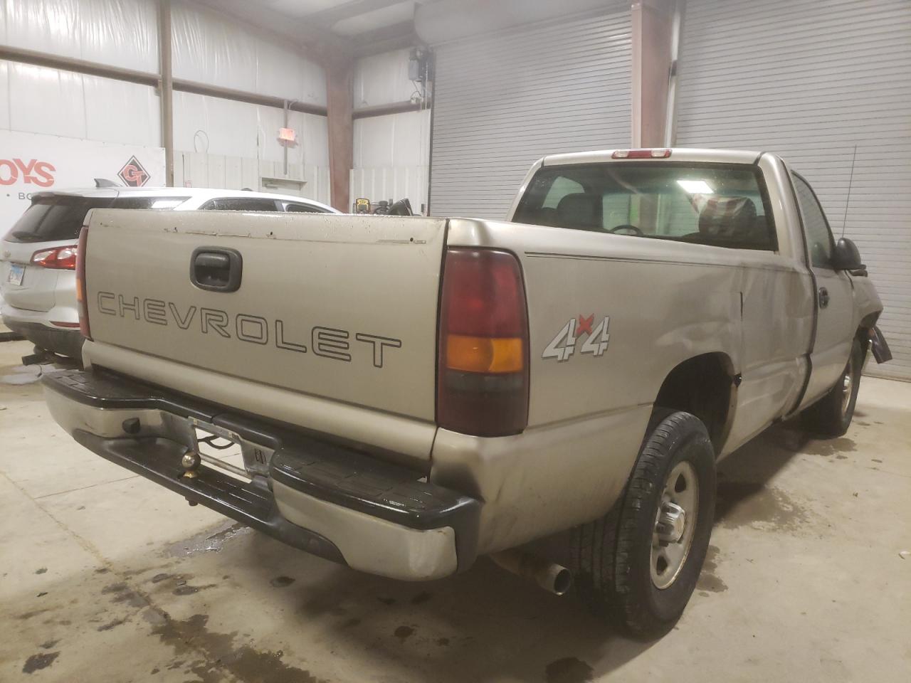 Photo 4 from auction – 2000 CHEVROLET SILVERADO with VIN 1GCEK14V0YE353817