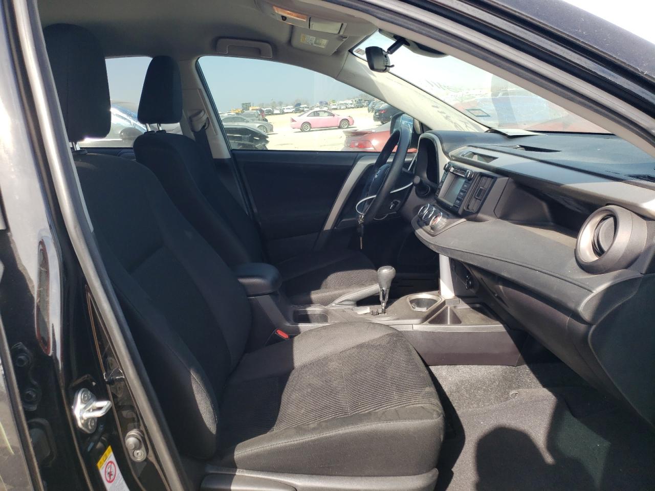 Photo 5 from auction – 2018 TOYOTA RAV4 LE with VIN 2T3ZFREV3JW422890