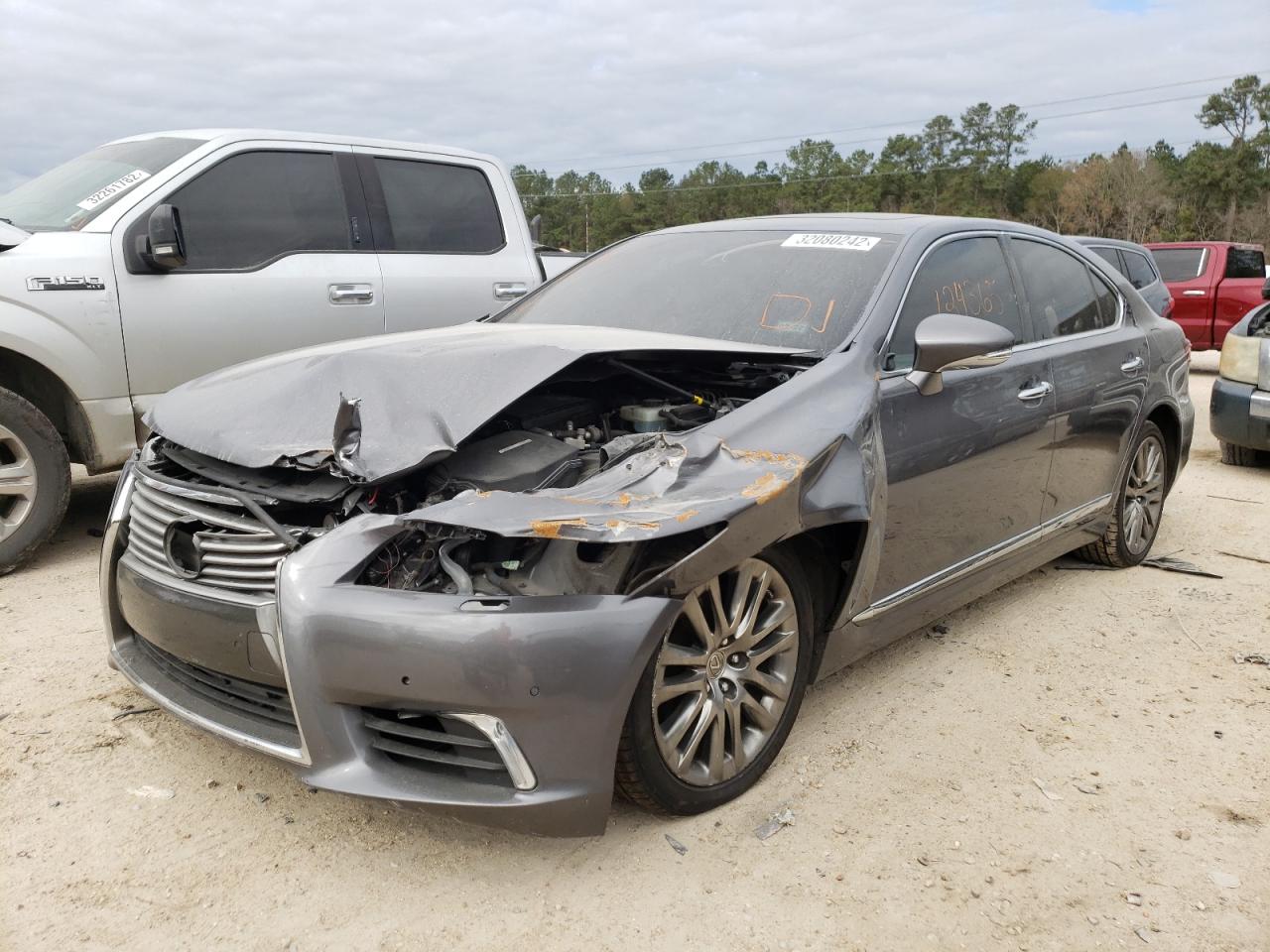 Photo 2 from auction – 2013 LEXUS LS 460 with VIN JTHBL5EF8D5114328