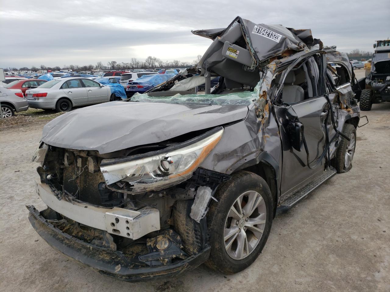 Photo 2 from auction – 2015 TOYOTA HIGHLANDER with VIN 5TDZKRFH5FS046982