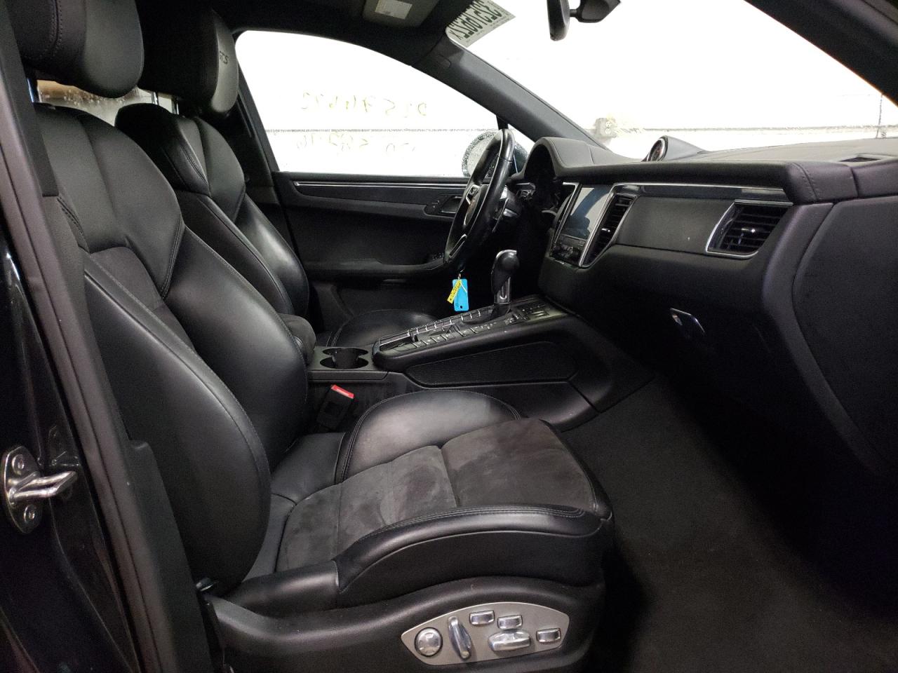 Photo 5 from auction – 2017 PORSCHE MACAN GTS with VIN WP1AG2A56HLB54372