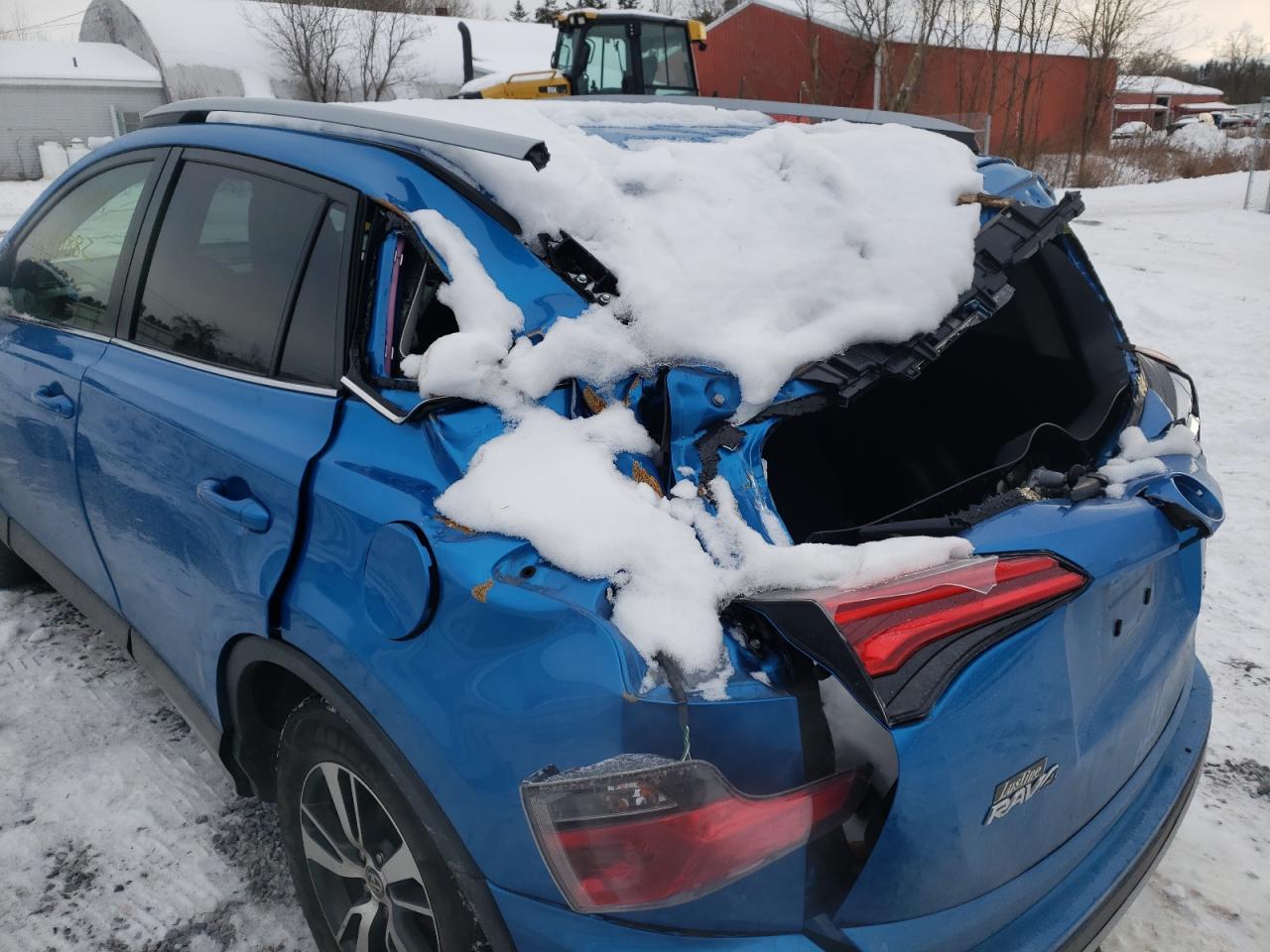 Photo 9 from auction – 2017 TOYOTA RAV4 XLE with VIN JTMWFREV0HD093172
