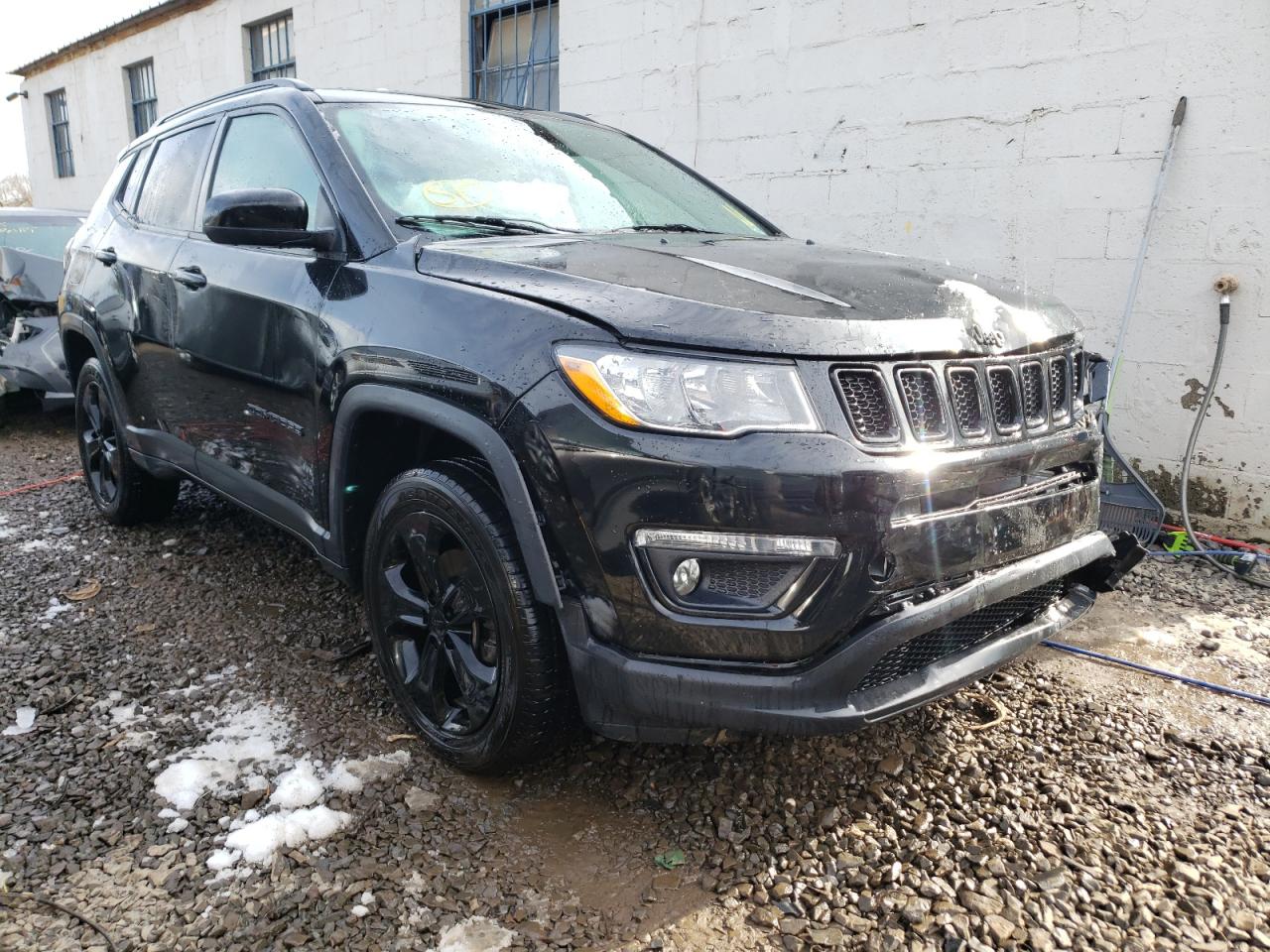 JEEP COMPASS LA 2018 with VIN 3C4NJDBB9JT394997 - Photo from auction