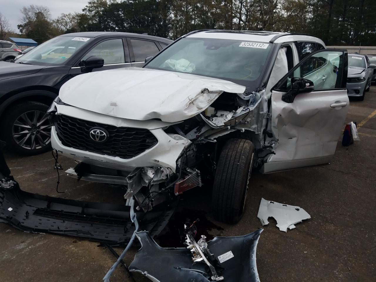 Photo 2 from auction – 2022 TOYOTA HIGHLANDER with VIN 5TDLZRAH1NS090291