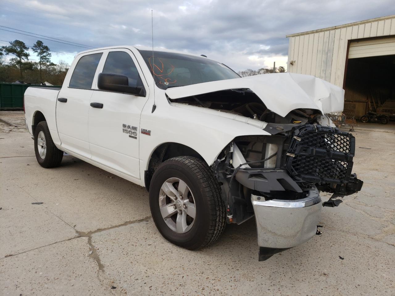 RAM 1500 CLASS 2020 z numerem VIN 3C6RR6KT8LG196753 - Zdjęcie z aukcji