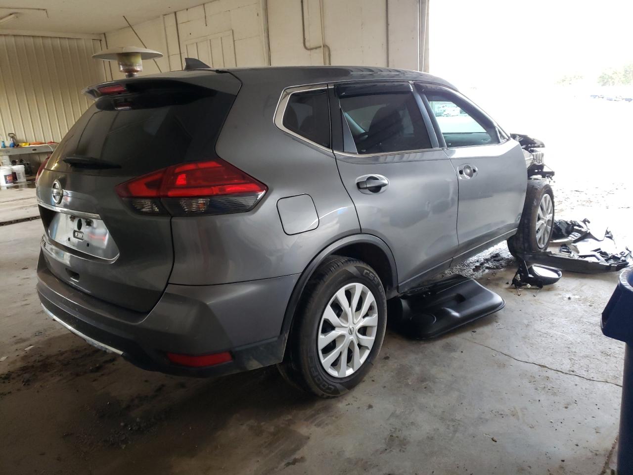Photo 4 from auction – 2017 NISSAN ROGUE S with VIN 5N1AT2MT2HC793951
