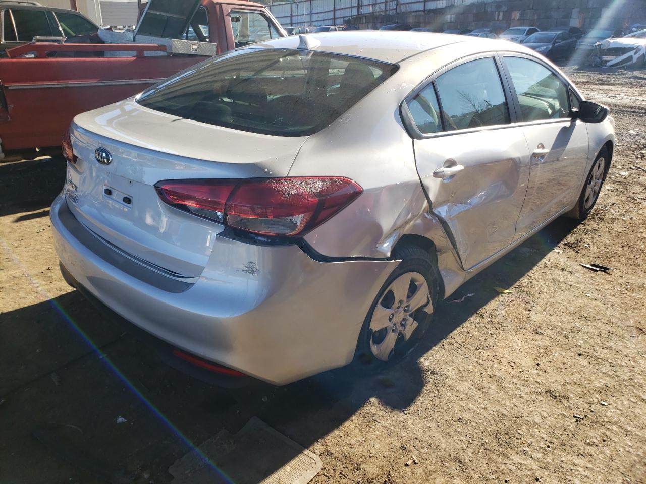 Photo 4 from auction – 2017 KIA FORTE LX with VIN 3KPFK4A78HE088466