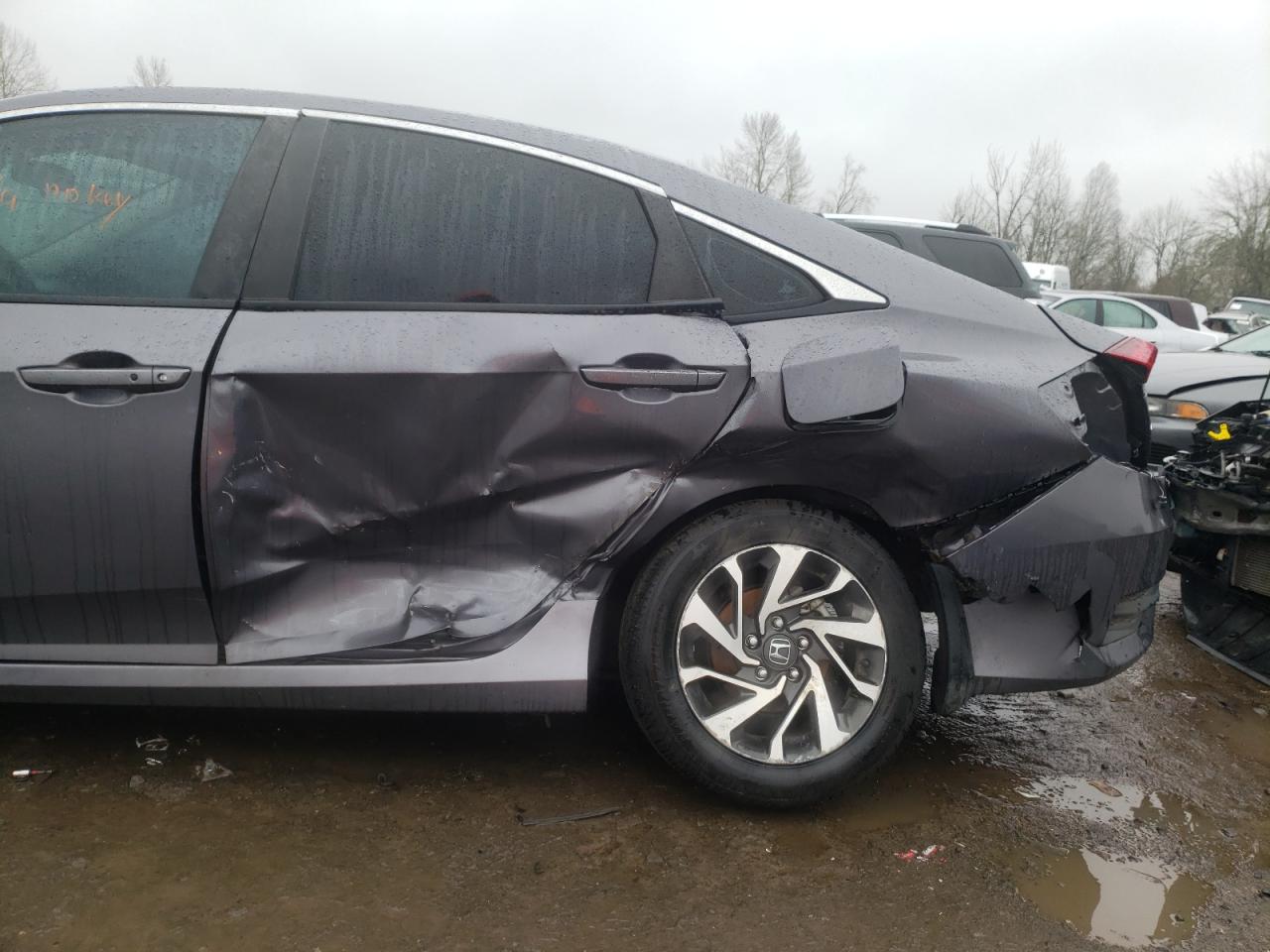 Photo 9 from auction – 2016 HONDA CIVIC EX with VIN 19XFC2F77GE067715