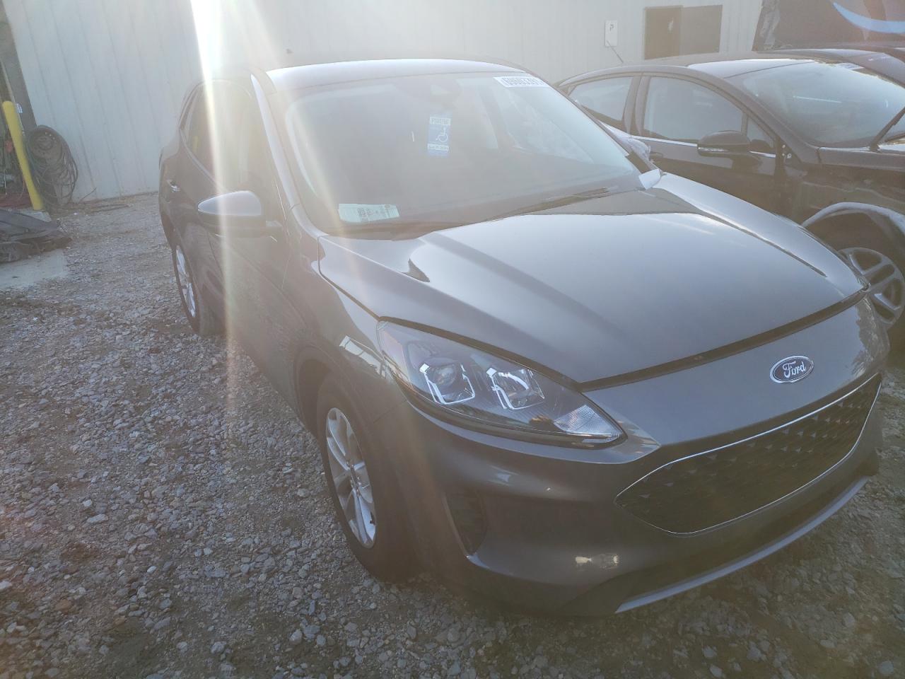 Photo 1 from auction – 2021 FORD ESCAPE SE with VIN 1FMCU0G64MUA50132