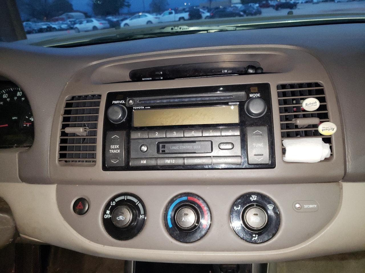 Photo 9 from auction – 2003 TOYOTA CAMRY LE with VIN 4T1BF32KX3U565288