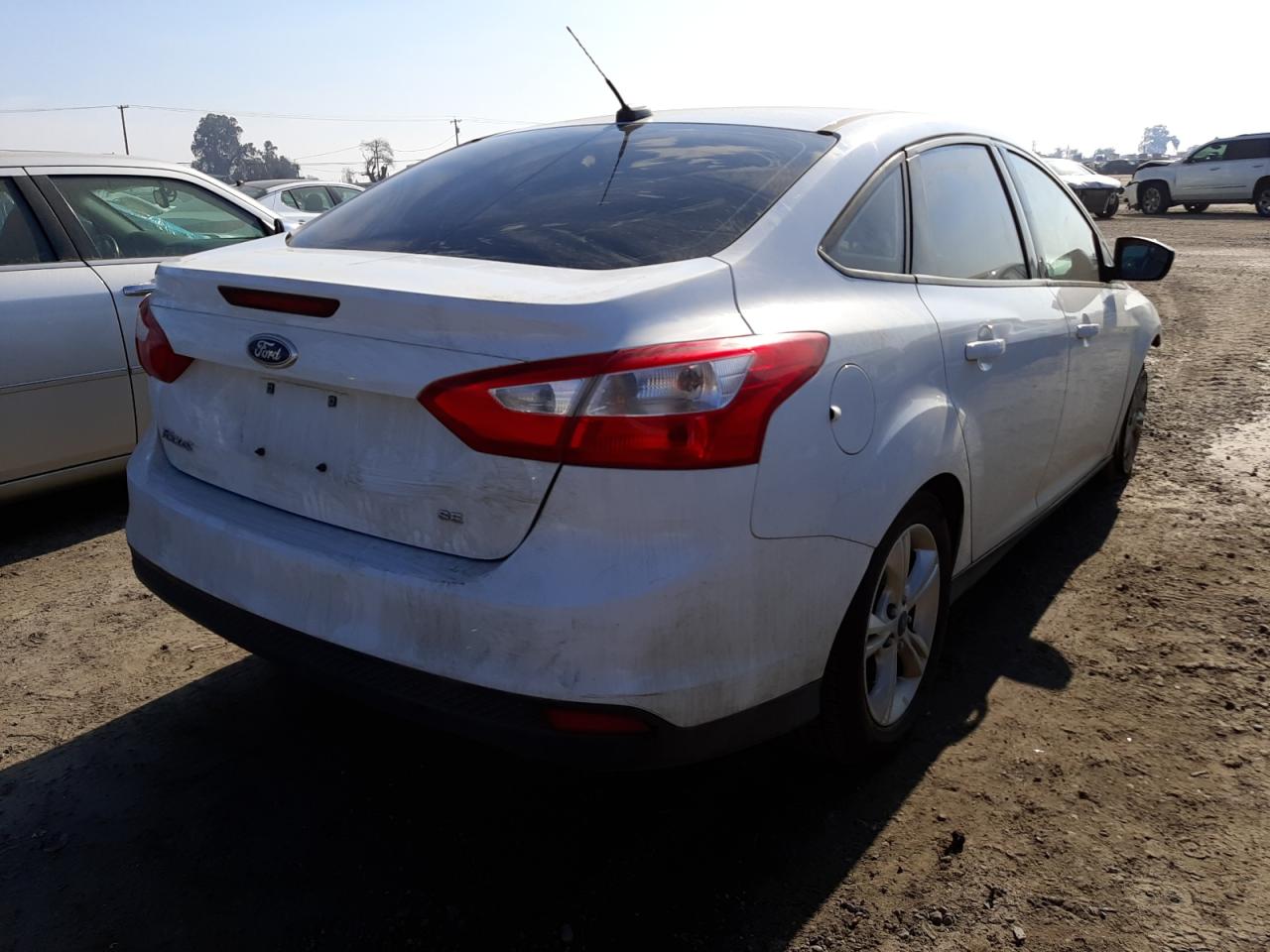 Photo 4 from auction – 2014 FORD FOCUS SE with VIN 1FADP3F29EL260545