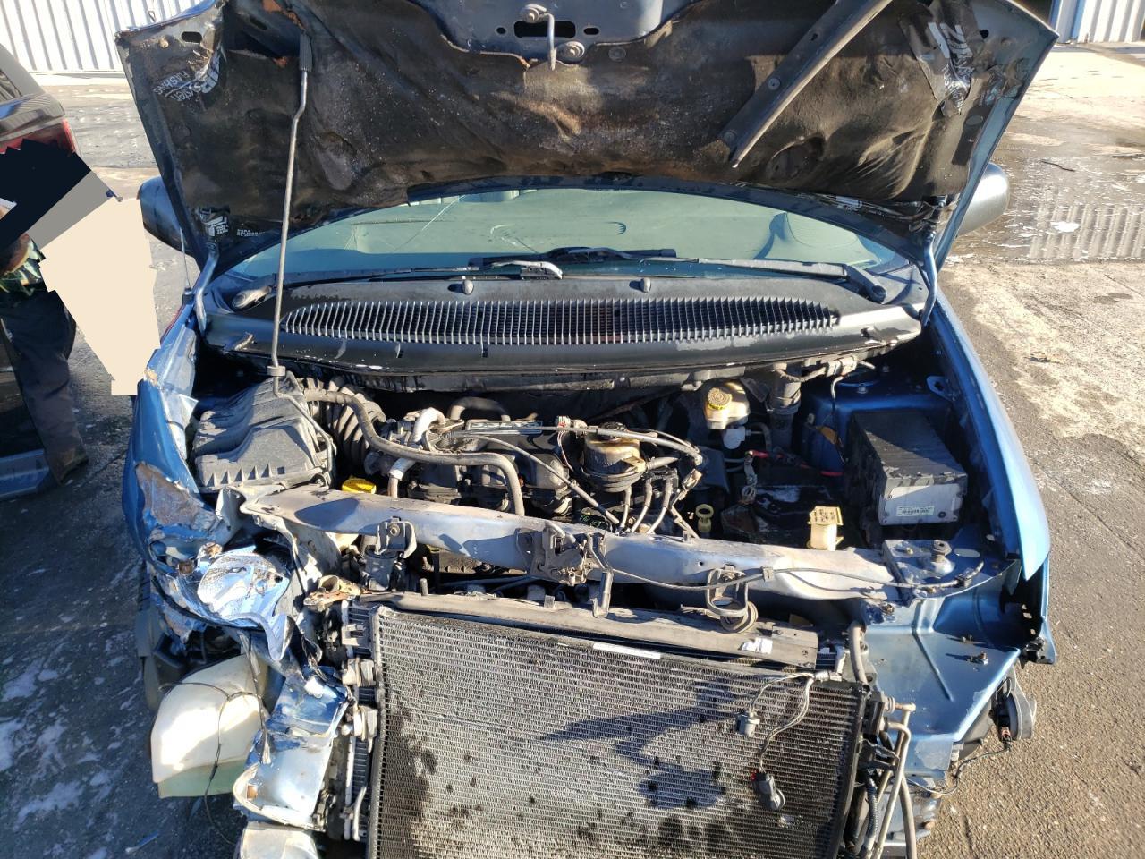 Photo 7 from auction – 2005 CHRYSLER TOWN & COU with VIN 1C4GP45R05B253632