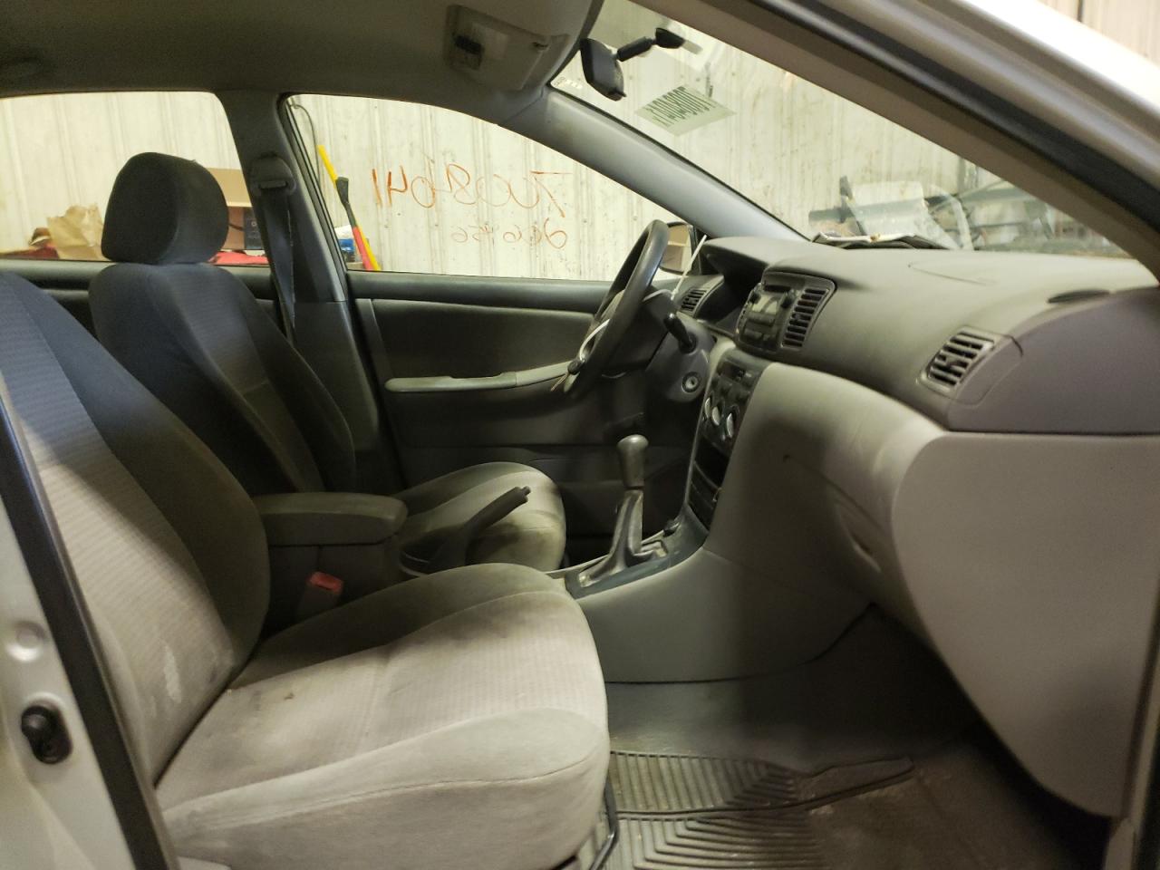Photo 5 from auction – 2004 TOYOTA COROLLA with VIN 2T1BR32E75C385966