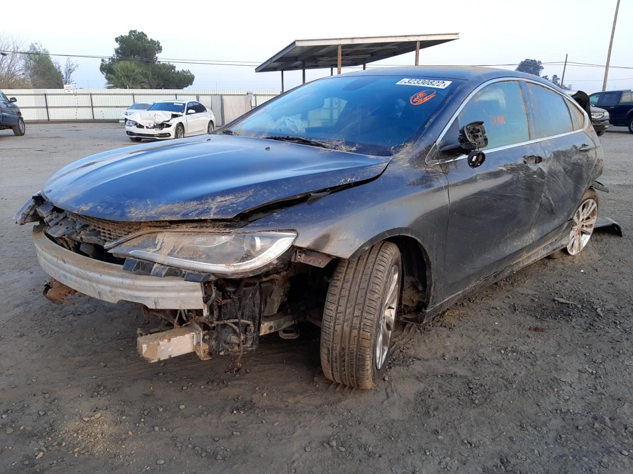 Photo 2 from auction – 2015 CHRYSLER 200 LIMITE with VIN 1C3CCCAB2FN560317