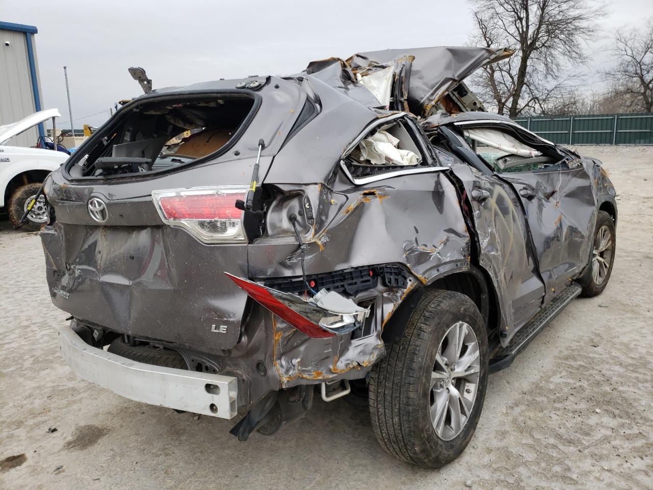 Photo 4 from auction – 2015 TOYOTA HIGHLANDER with VIN 5TDZKRFH5FS046982