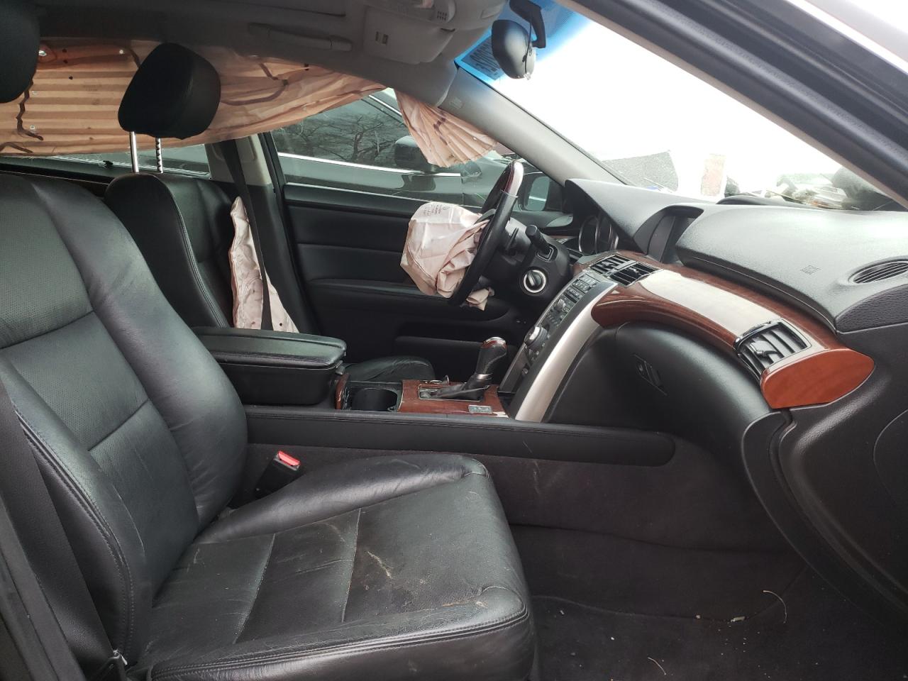 Photo 5 from auction – 2010 ACURA RL with VIN JH4KB2F62AC002812