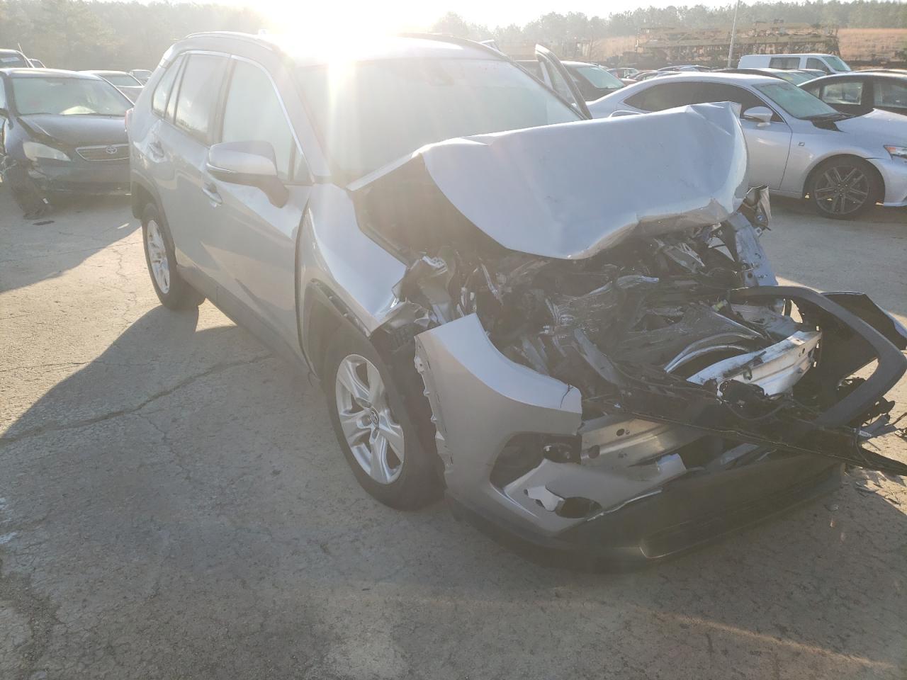 TOYOTA RAV4 XLE 2019 with VIN 2T3P1RFV6KW040794 - Photo from auction