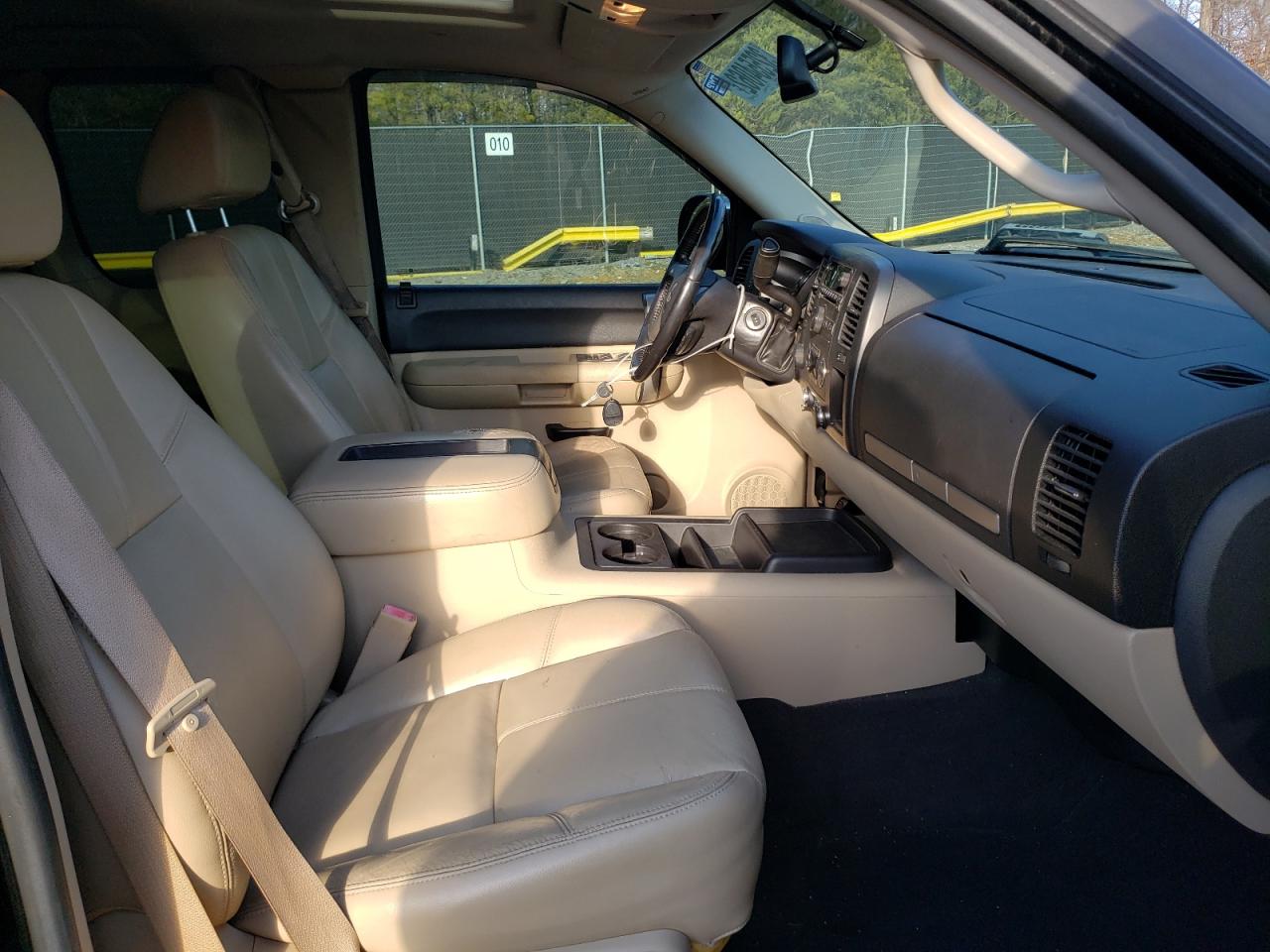Photo 5 from auction – 2007 CHEVROLET SILVERADO with VIN 1GCEK19047Z527764