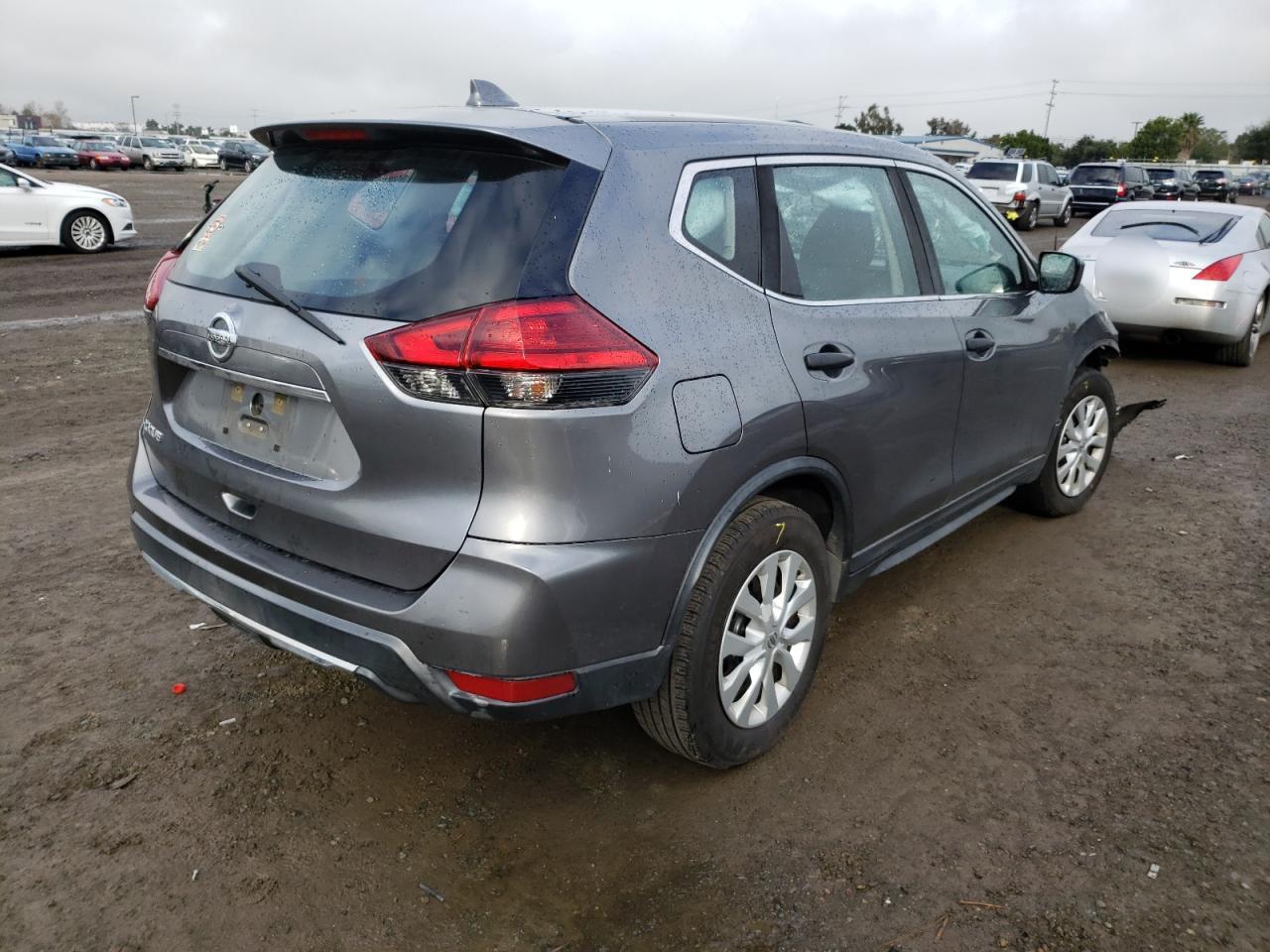 Photo 4 from auction – 2017 NISSAN ROGUE S with VIN KNMAT2MT7HP545076